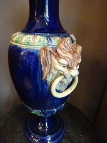 Grand vase en faience émaillée d'époque fin XIXème