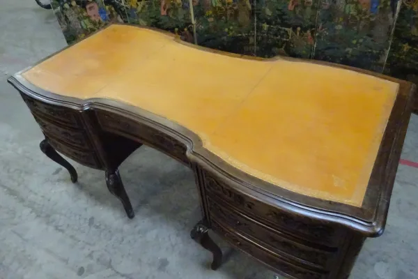 Grand bureau plat de style provencal