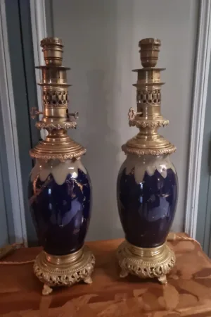 Paire de grandes lampes d'époque Napoléon III en porcelaine