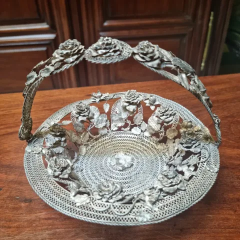 Corbeille en forme de panier en argent ciselé et filigrané fin XIXème