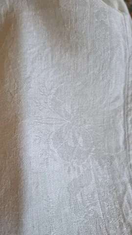 Nappe et ses 12 serviettes en damassé fin XIXème