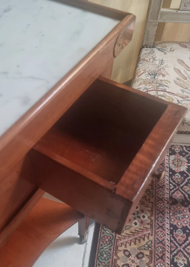 Table rafraichissoir de style Louis XVI en bois fruitier