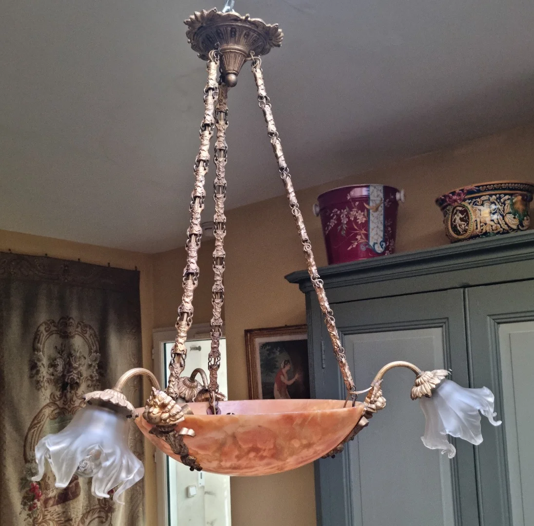 Lustre en albâtre et bronze début XXème