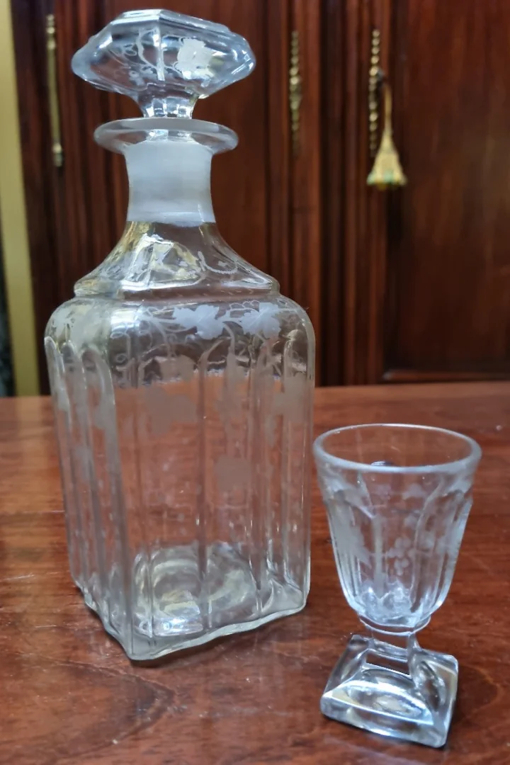 Cave à liqueurs d'époque Restauration