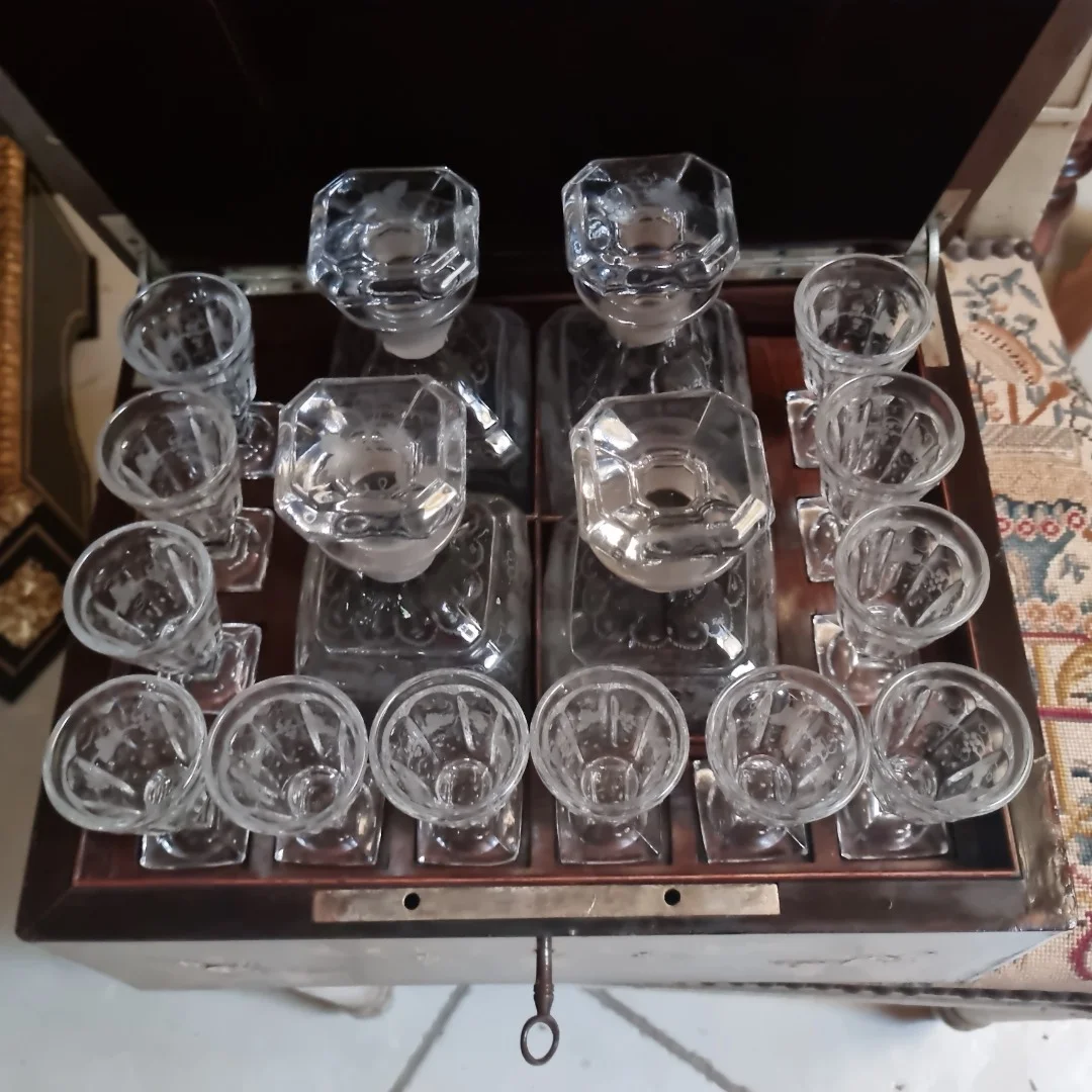 Cave à liqueurs d'époque Restauration