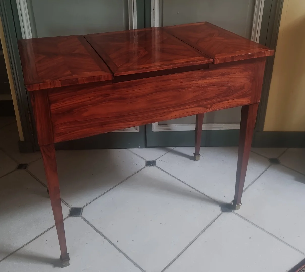 Coiffeuse d'époque Louis XVI en bois de rose