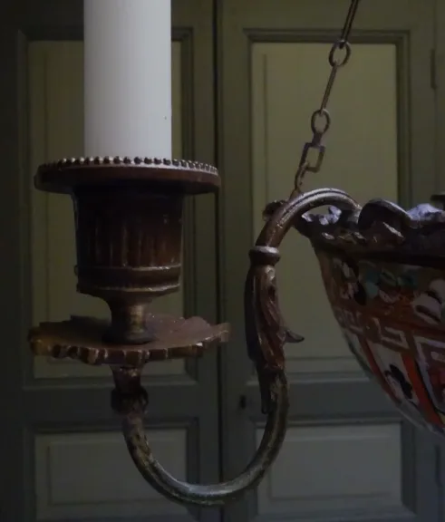 Petit lustre XIXème en bronze orné d'une coupe en Canton