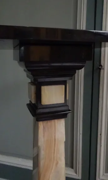 Colonne de marbre noir et onyx d'époque XIXème