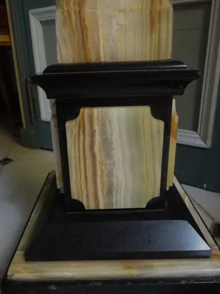 Colonne de marbre noir et onyx d'époque XIXème
