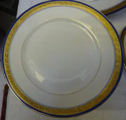 Partie de service de table en porcelaine d'époque Art Déco