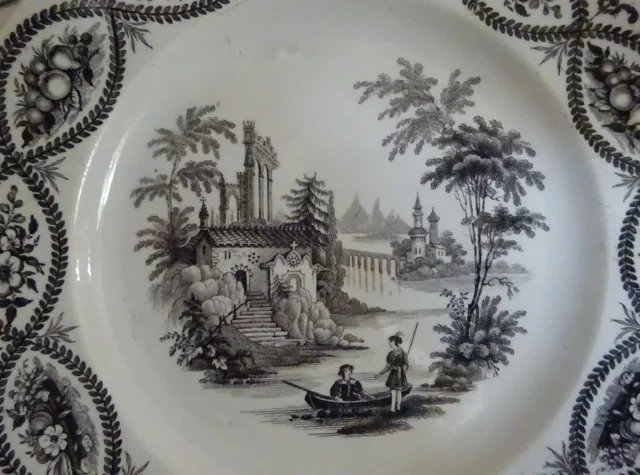 Suite de six assiettes à dessert en faïence fine de Bordeaux milieu XIXème