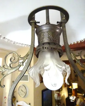 Lustre fin XIX en bronze et opaline