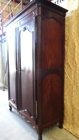 Armoire d'acajou massif d'époque XVIIIème travail de port