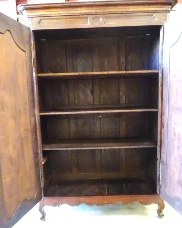 Armoire d'acajou massif d'époque XVIIIème travail de port