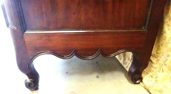 Armoire d'acajou massif d'époque XVIIIème travail de port