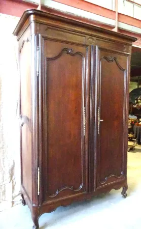 Armoire d'acajou massif d'époque XVIIIème travail de port