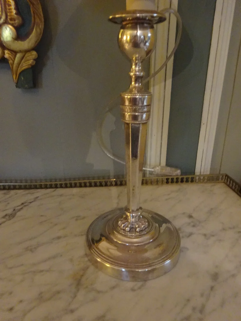 Bougeoir Empire en bronze argenté monté en lampe