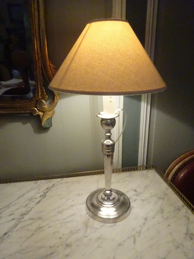 Bougeoir Empire en bronze argenté monté en lampe