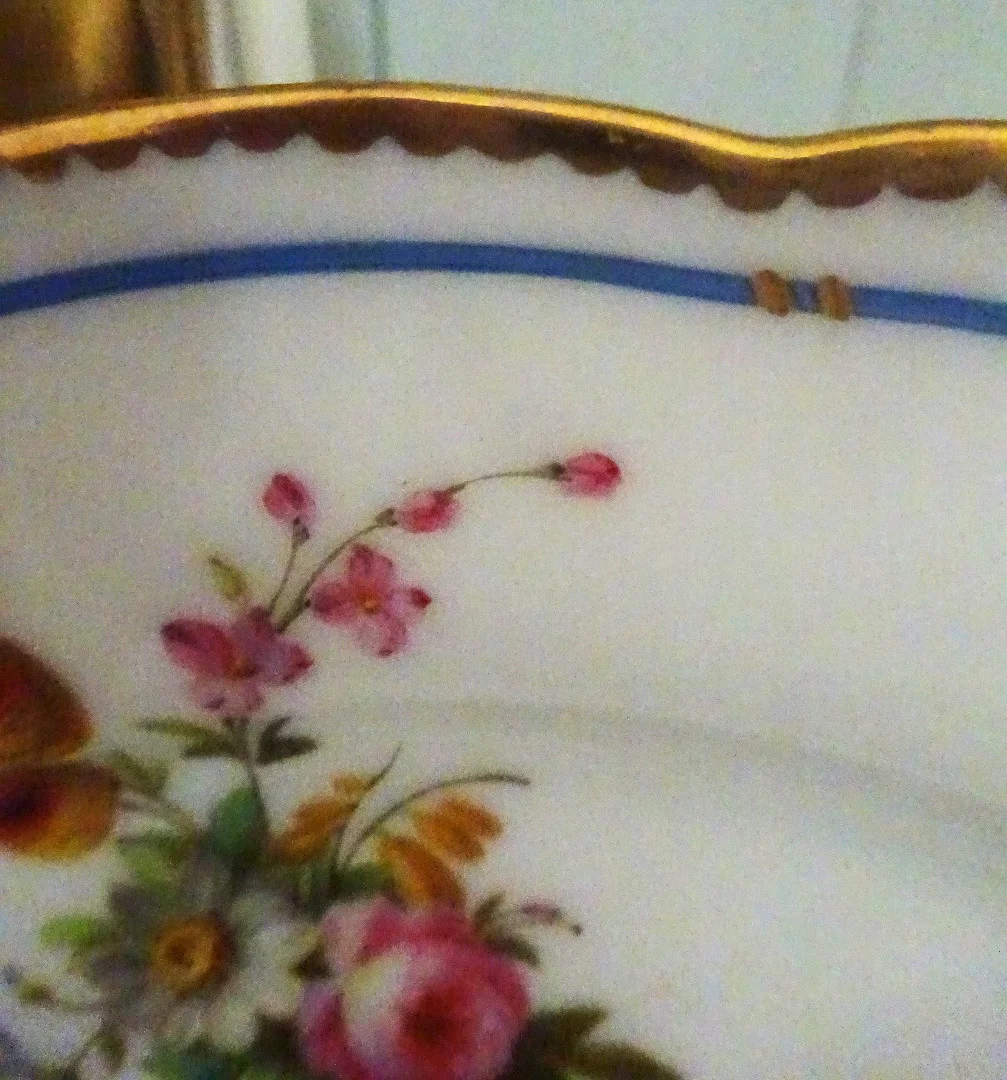 Suite d'assiettes en porcelaine de Paris milieu XIXème