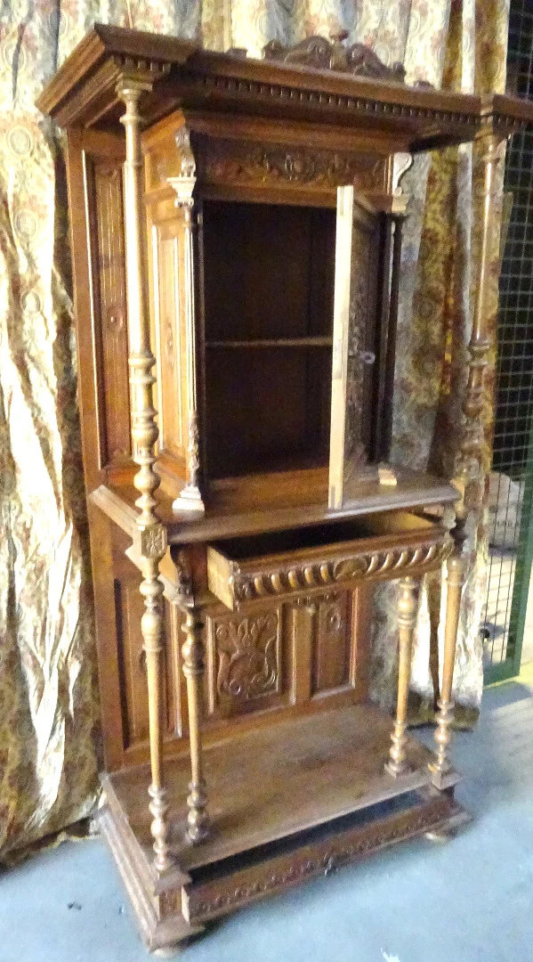 Cabinet ou buffet en noyer de style Renaissance Henri II