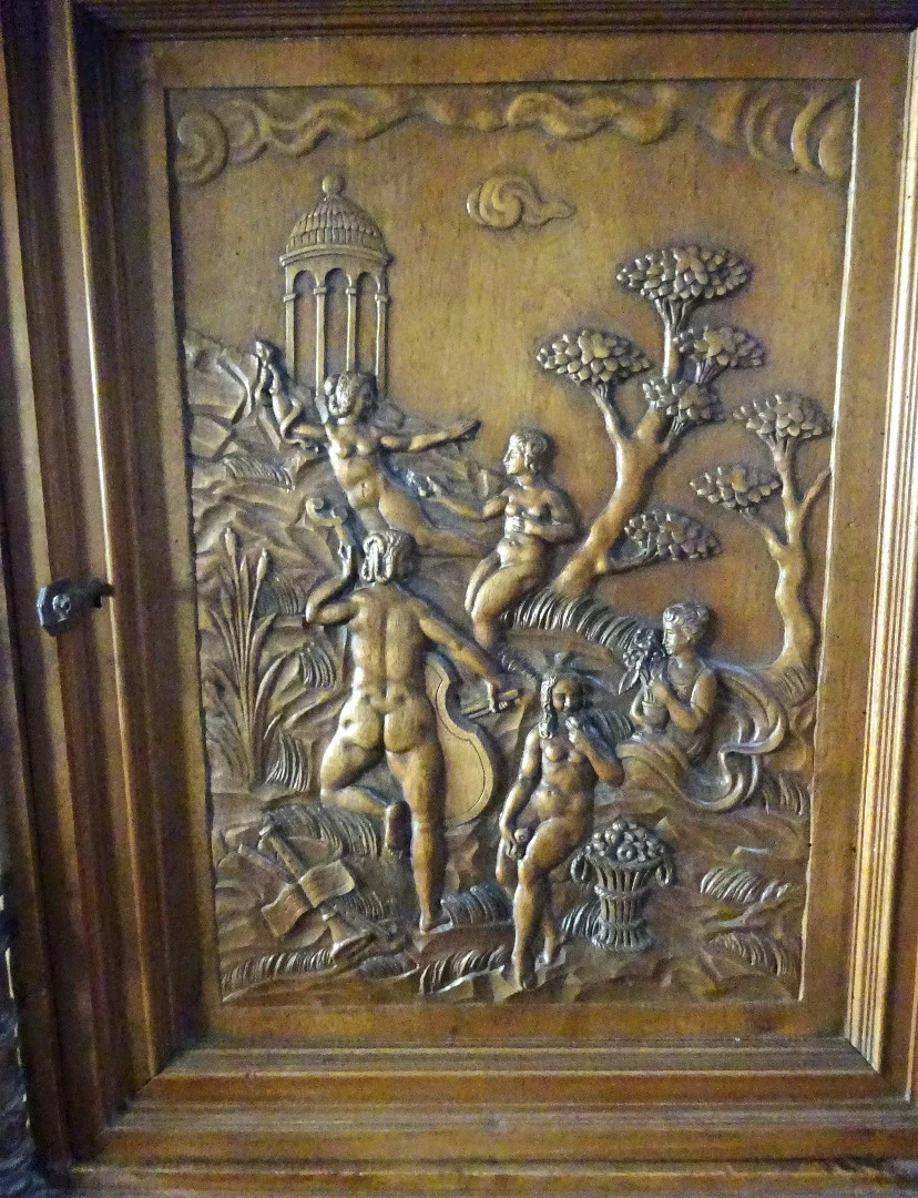 Cabinet ou buffet en noyer de style Renaissance Henri II