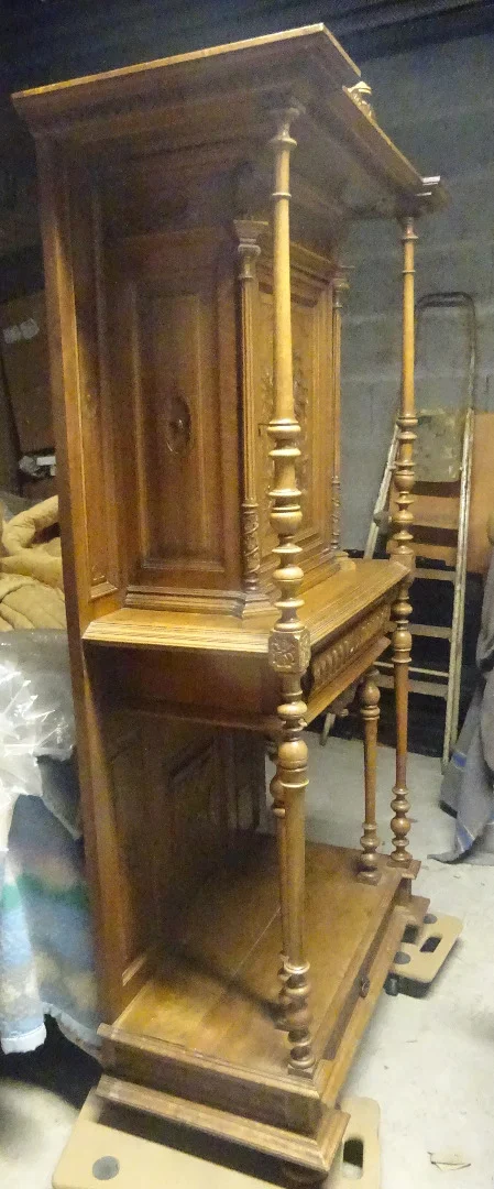 Cabinet ou buffet en noyer de style Renaissance Henri II