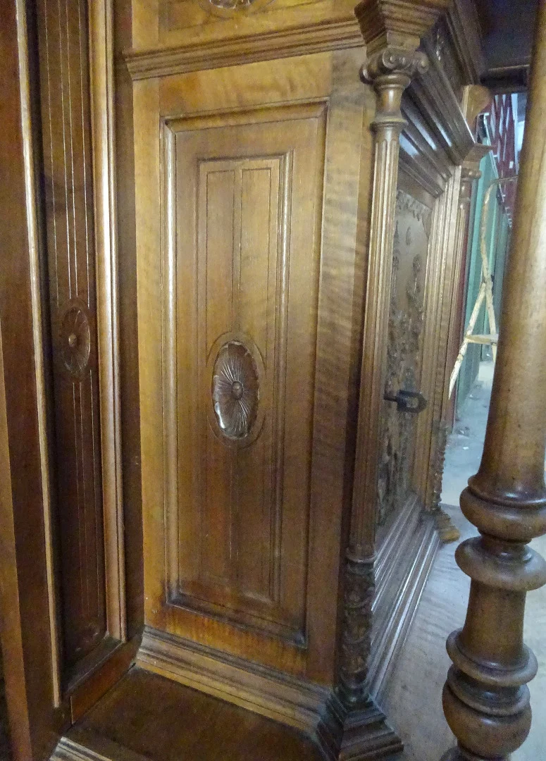 Cabinet ou buffet en noyer de style Renaissance Henri II