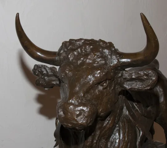 BRONZE BULL SIGNED M. BENLLIURE Y GIL