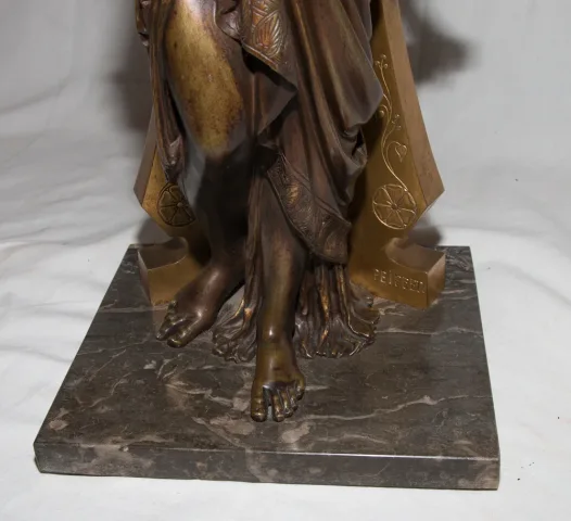 Bronze "Femme à l'antique" signé PEIFFER 1832-1886