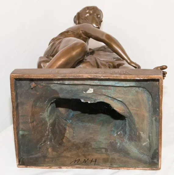 ПОДПИСАЛ БРОНЗОВУЮ СКУЛЬПТУТУ E. PICAULT