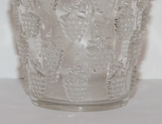 Vase modèle lave raisins Malaga R Lalique 1937