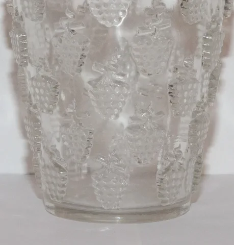 Vase modèle lave raisins Malaga R Lalique 1937