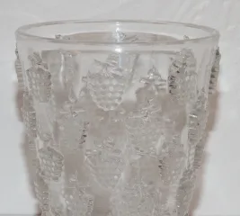 Vase modèle lave raisins Malaga R Lalique 1937