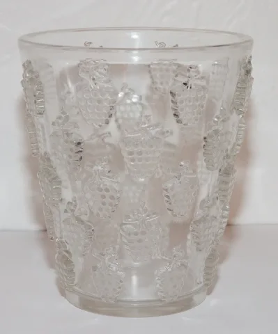 Vase modèle lave raisins Malaga R Lalique 1937