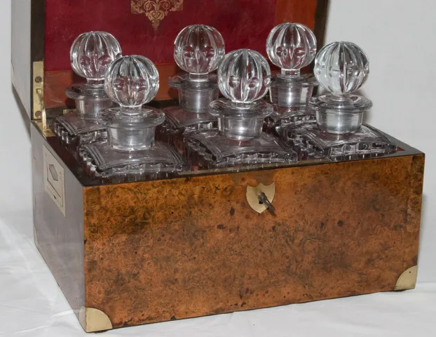 CAJA DECANTER MILITAR