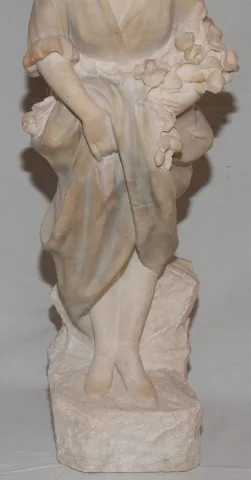 ALABASTER SKULPTUR UNTERZEICHNET PUGI