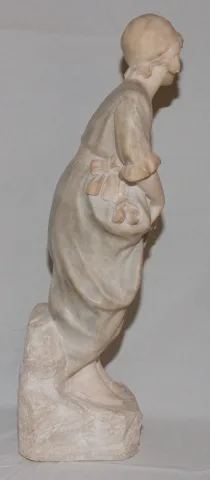 ALABASTER SKULPTUR UNTERZEICHNET PUGI