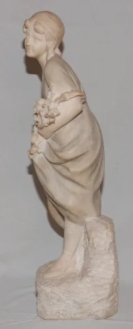 ALABASTER SKULPTUR UNTERZEICHNET PUGI