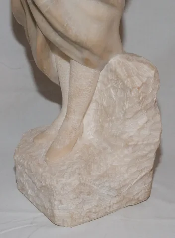 ALABASTER SKULPTUR UNTERZEICHNET PUGI