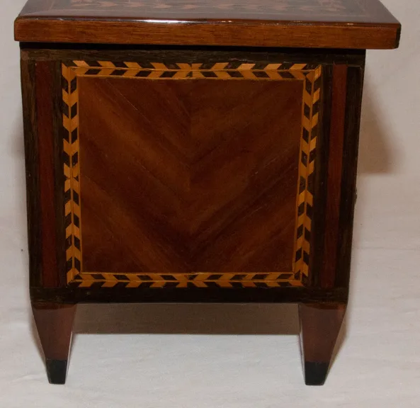 Commode de maitrise en marqueterie époque Louis XVI