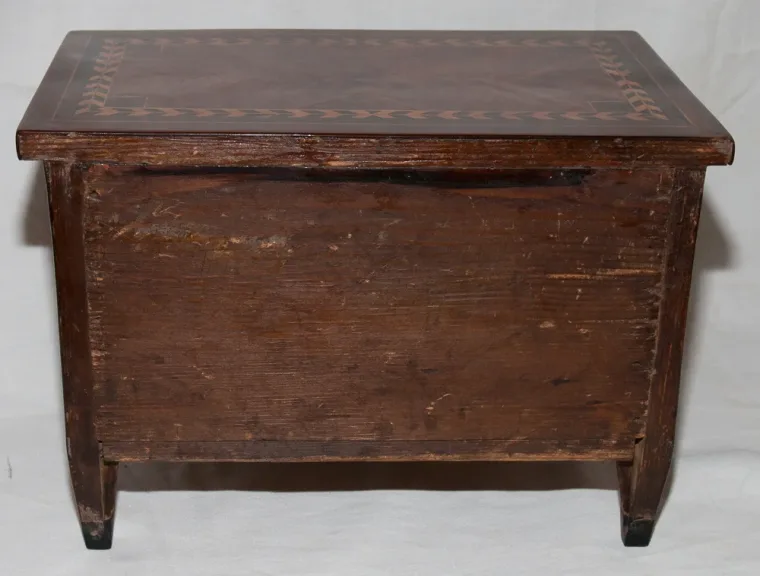 Commode de maitrise en marqueterie époque Louis XVI