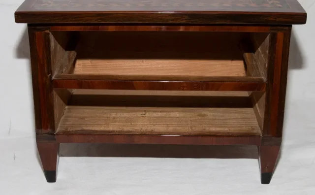Commode de maitrise en marqueterie époque Louis XVI