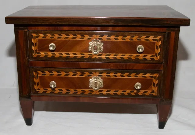Commode de maitrise en marqueterie époque Louis XVI