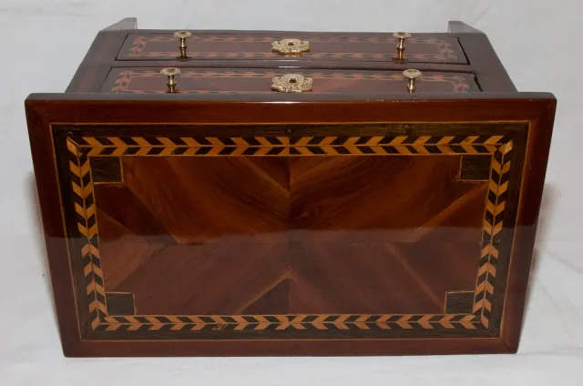 Commode de maitrise en marqueterie époque Louis XVI