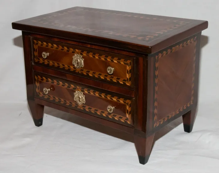 Commode de maitrise en marqueterie époque Louis XVI