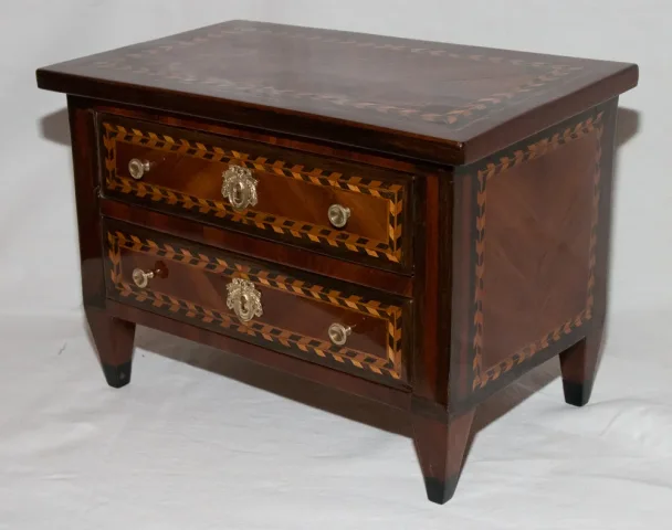 Commode de maitrise en marqueterie époque Louis XVI