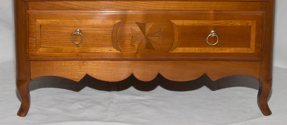 MINIATURE CHEST OF DRAWERS