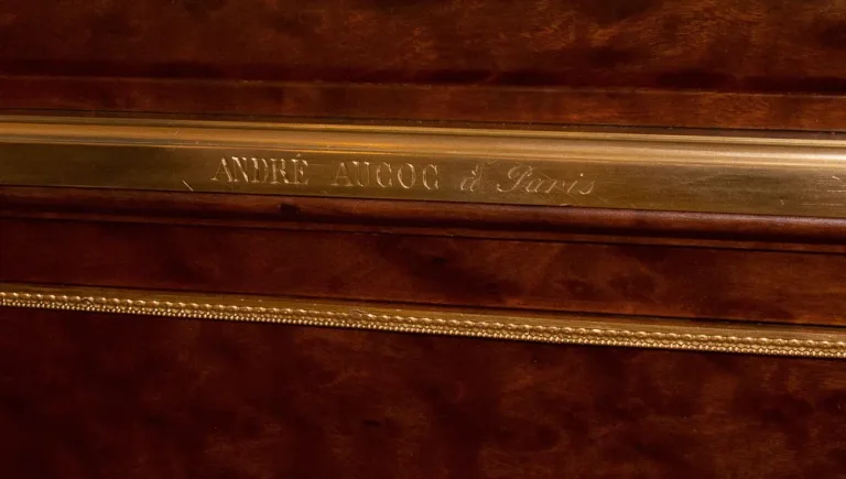 ZYLINDER TOP DESK