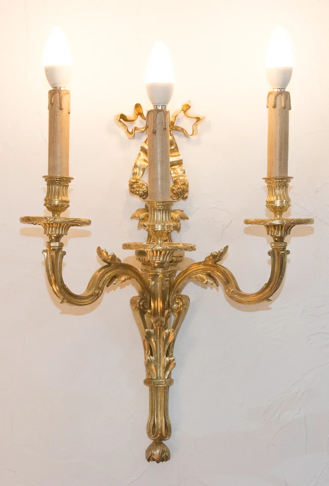 Paire d'appliques en bronze style Louis XVI circa 1880