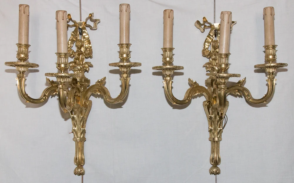 Paire d'appliques en bronze style Louis XVI circa 1880